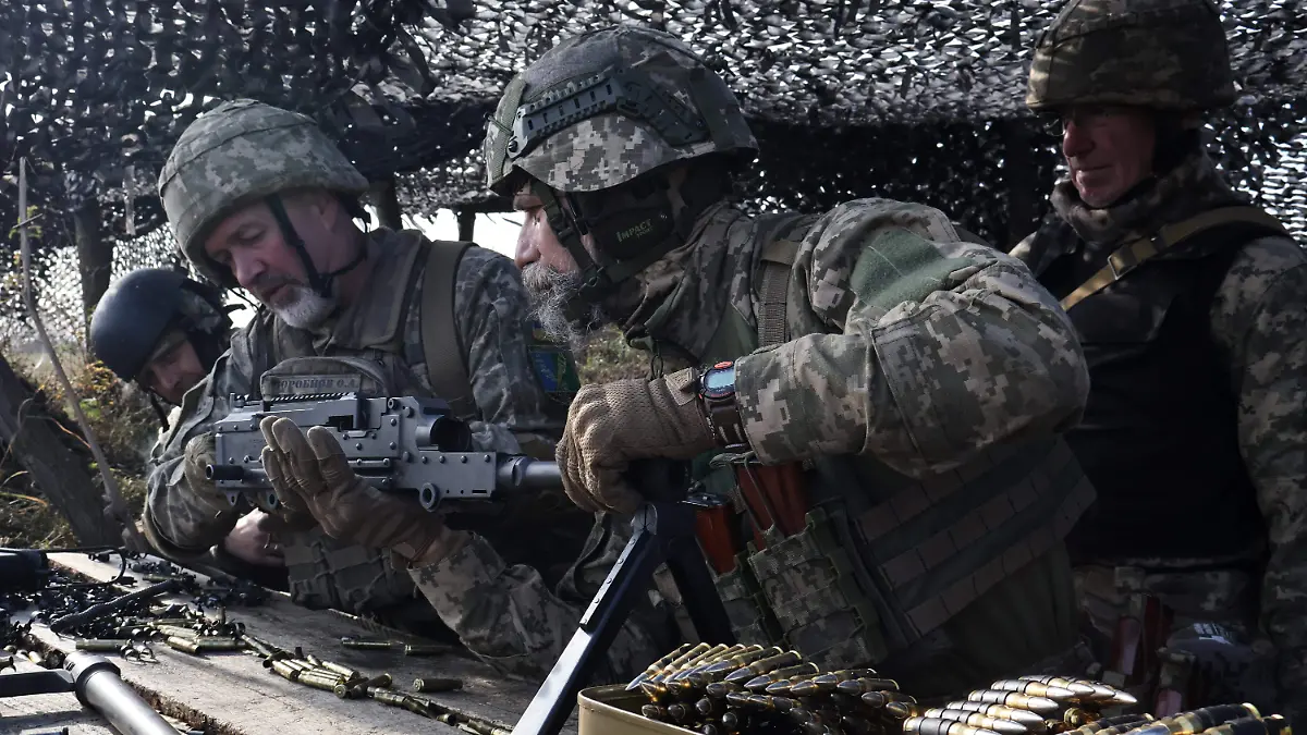 2025-11-05T150725Z_1325780797_RC2BQHAEPUFX_RTRMADP_3_UKRAINE-CRISIS-SOUTH-DRILLS