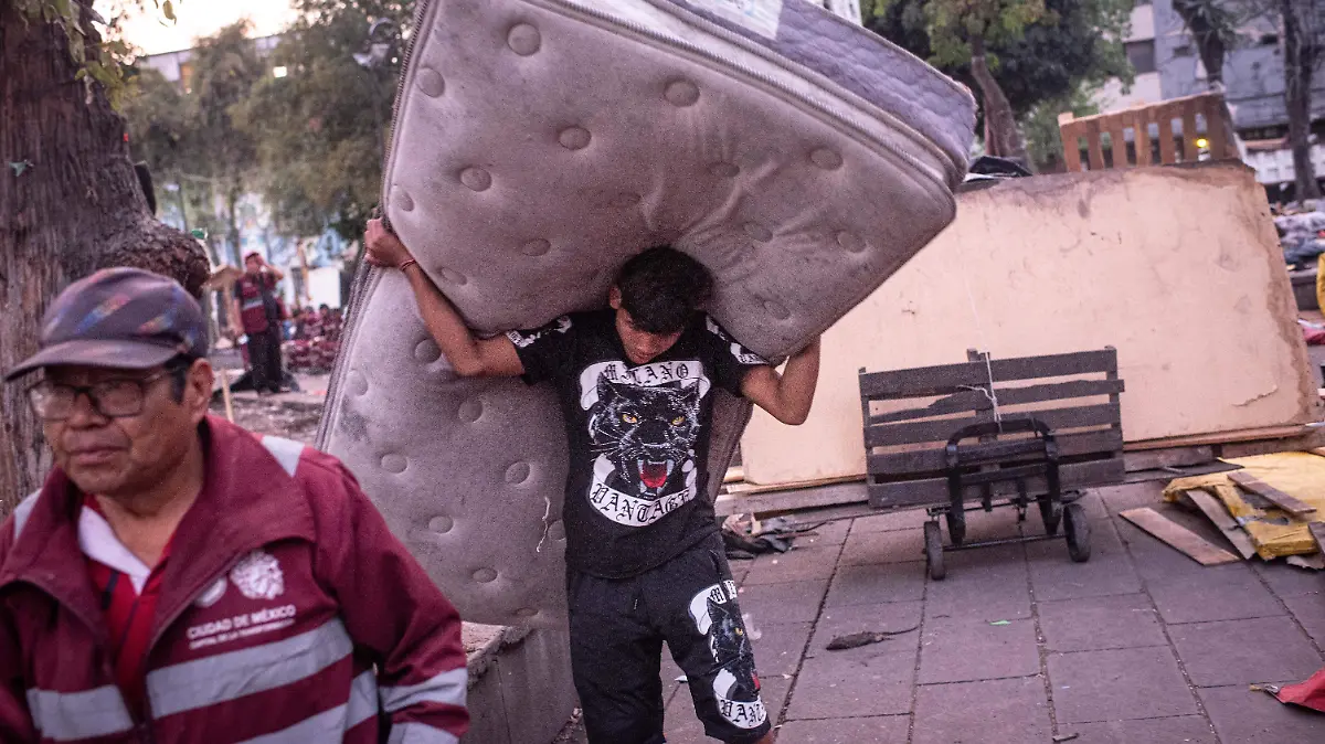 1026054_Desalojo y reubicacion migrantes_impreso