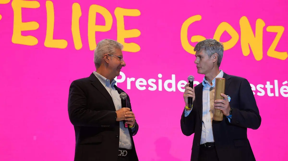 Durante el encuentro, la Feria Laboral Virtual ofreció más de 15,000 vacantes en 110 empresas, demostrando el enfoque práctico de la iniciativa para combatir el desempleo juvenil.