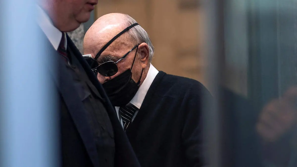 2025-11-13T151223Z_401854454_RC2UZ6AMG9RG_RTRMADP_3_USA-TRUMP-PARDONS-LEWIS