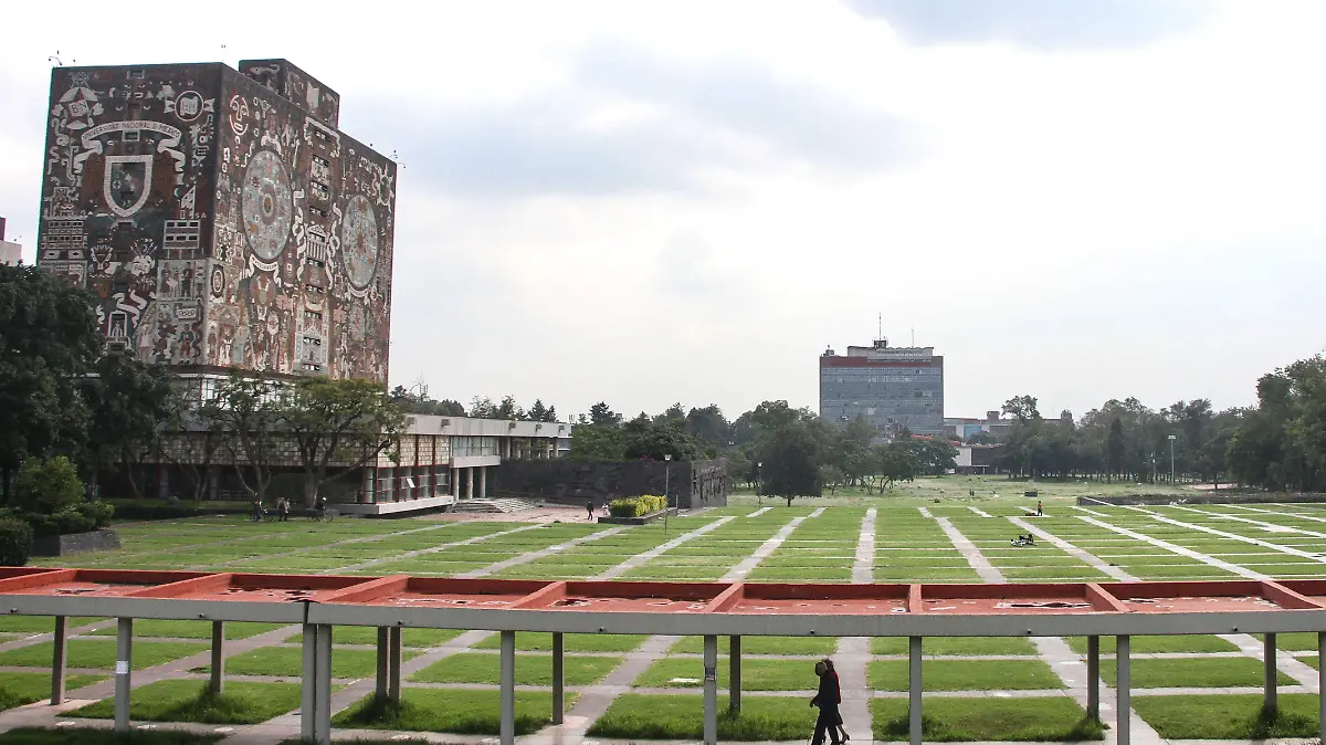 778236_Ciudad Universitaria vacía_impreso