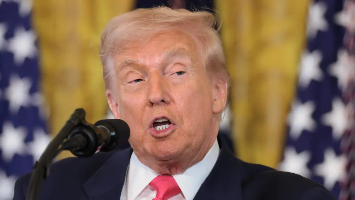 2025-11-13T200115Z_1253425055_RC2UVHAT656J_RTRMADP_3_USA-TRUMP