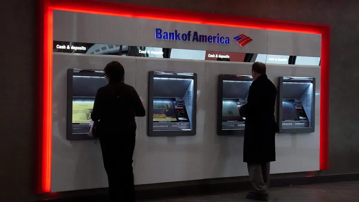 2025-11-03T100135Z_959130915_RC2XOHALLA4P_RTRMADP_3_BOFAML-INVESTORS