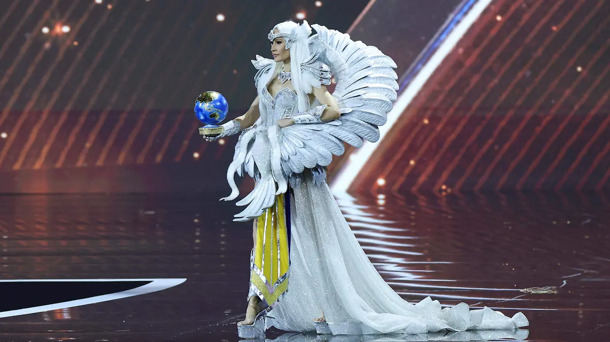 Sofiya Tkachuk  miss universo Ucrania