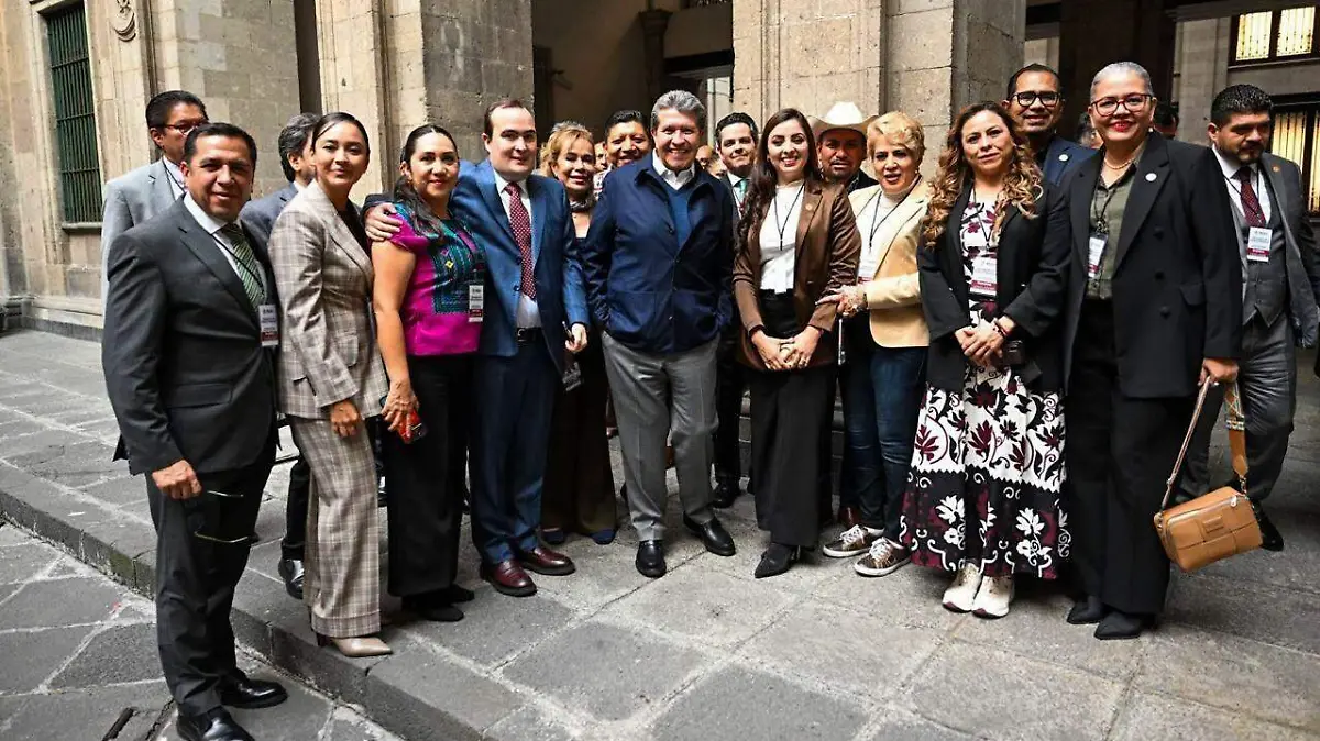 1057495_Diputados de Morena rumbo a Palacio Nacional_impreso