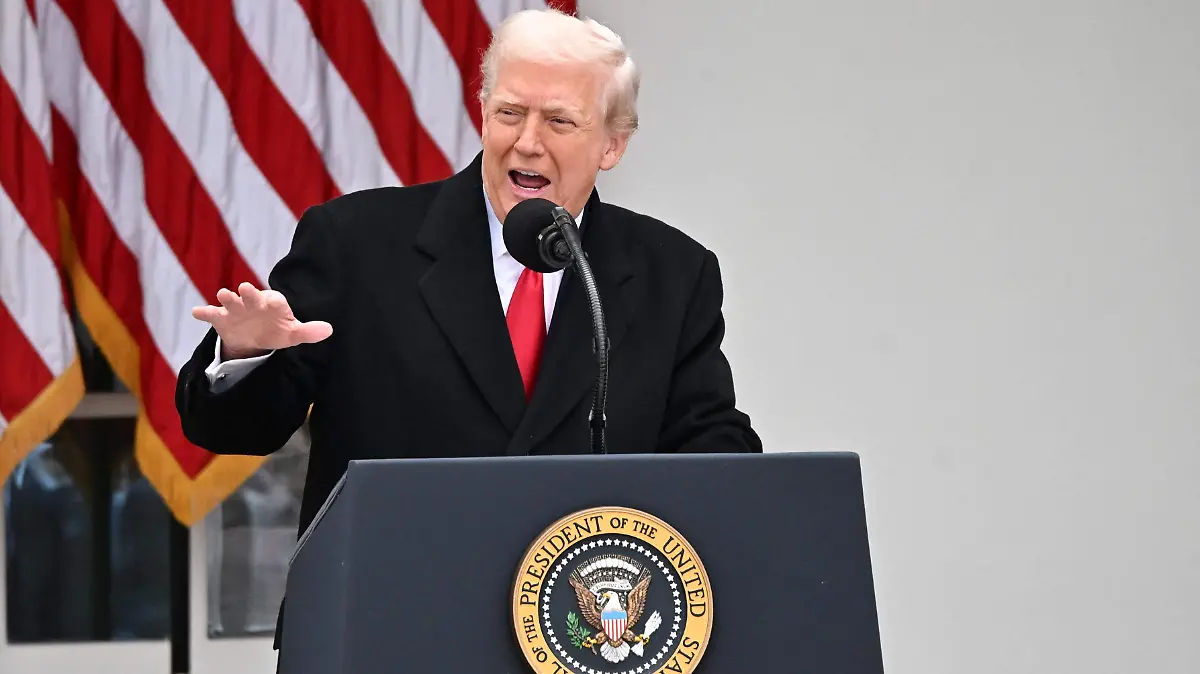 AFP__20251125__866T8FT__v1__HighRes__UsPresidentDonaldTrumpAndFirstLadyMelaniaTrumpP