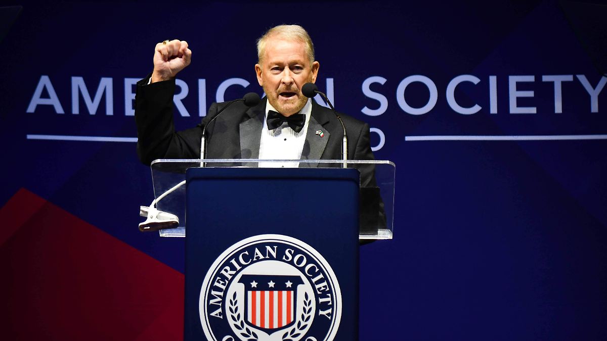 ¡GOLPE MAESTRO! EMBAJADOR DE EU CELEBRA TRIUNFO MEXICANO