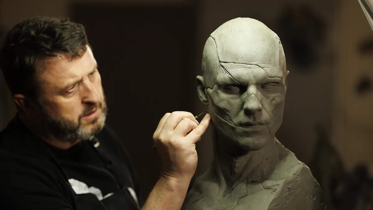 La autora entrevistó a los encargados del maquillaje, vestuario y otros expertos involucrados en el filme