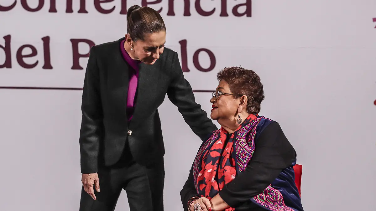 Ernestina Godoy asume responsabilidad de la FGR