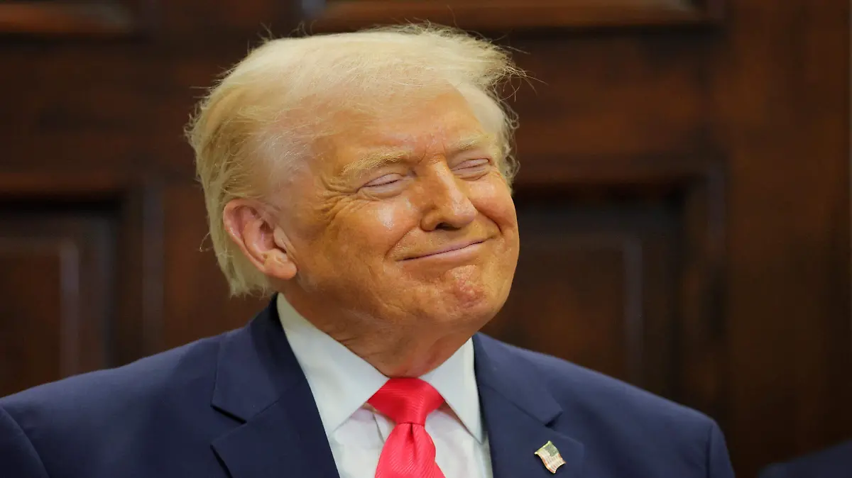 2025-12-02T204523Z_1200567841_RC2K8IAHDX38_RTRMADP_3_USA-TRUMP