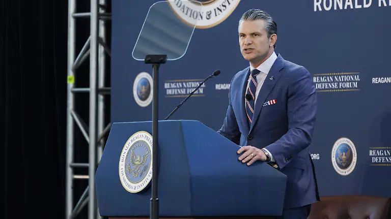 AFP__20251206__2249782596__v1__HighRes__USSecretaryOfWarPeteHegsethGivesAddressAtRea