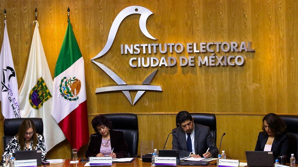 PRD SE AHOGA EN LA MISERIA: EXIGE DINERO AL IECM PARA NO DESAPARECER