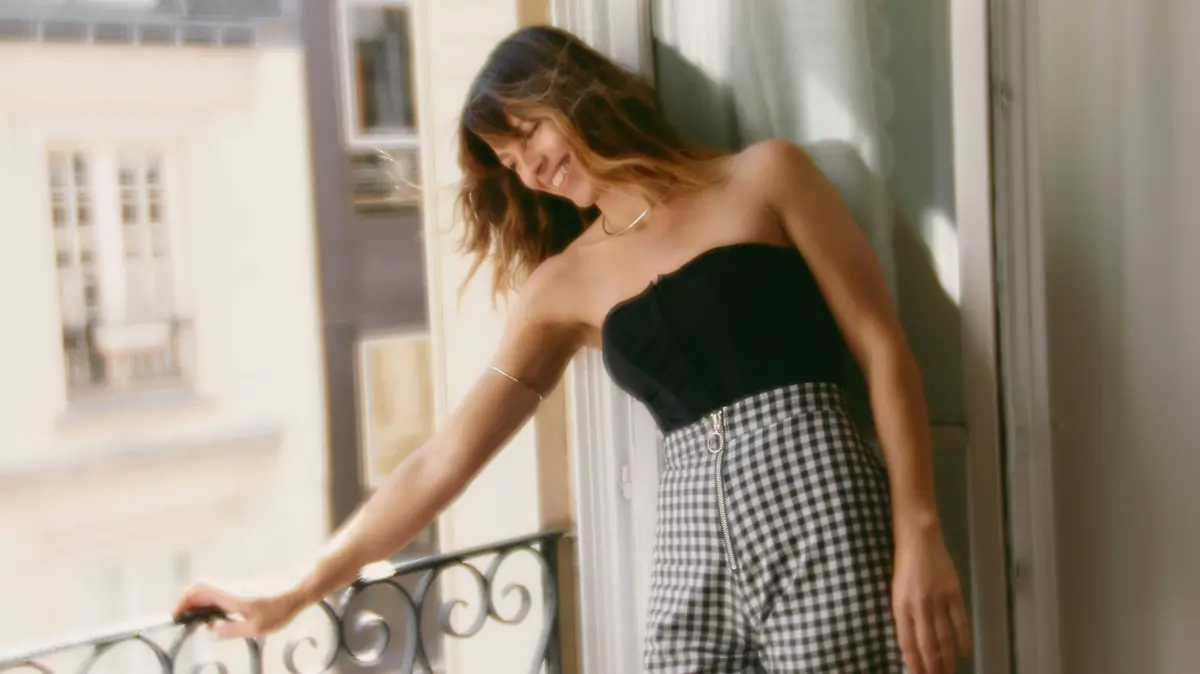 02 INT GRANDE_Melody's Echo Chamber - DAISY pc Diane Sagnier - HD4 - 300 dpi