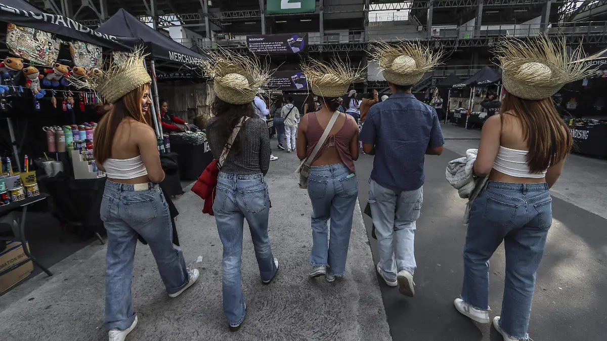 Fans de Bad Bunny esperan el concierto del año