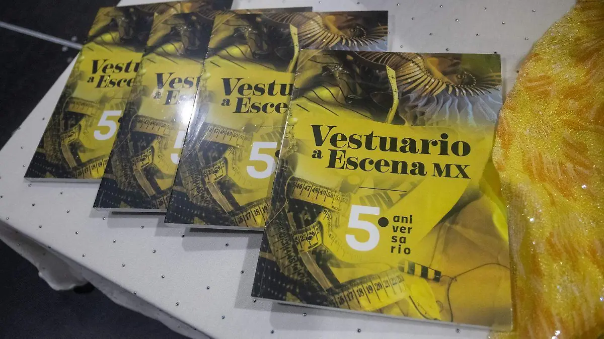 La publicación compila el trabajo de 19 vestuaristas nacionales, foto_ Cortesía Secretaría de Cultura