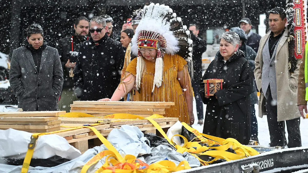 2025-12-06T230622Z_199359074_RC25BIA7LQZR_RTRMADP_3_VATICAN-CANADA