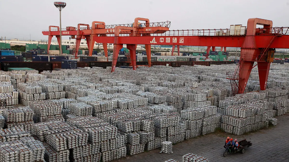 2025-12-09T062944Z_1977549606_RC2TCIA90YEP_RTRMADP_3_STEEL-CHINA-COLUMN-RUSSELL