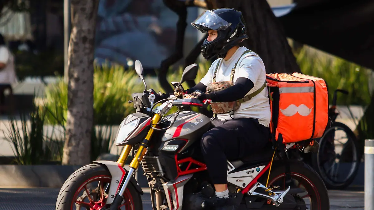 1010326_Repartidores regularizan su empleo_impreso