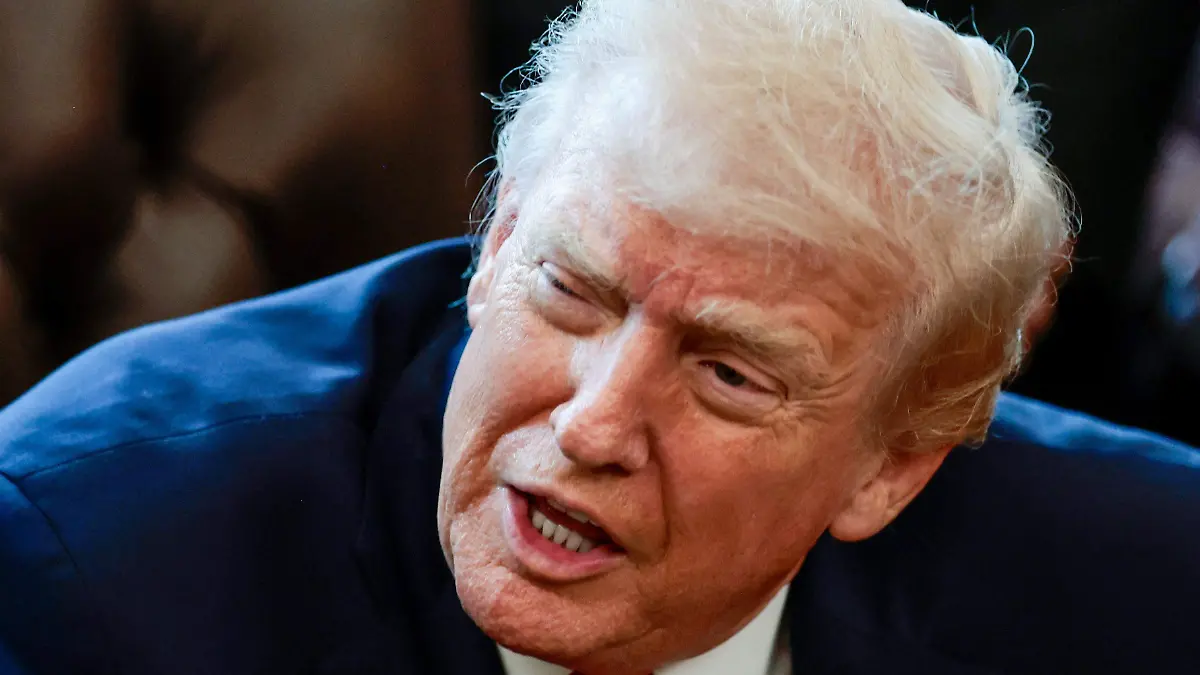 2025-12-18T192631Z_218025693_RC27JIAA736S_RTRMADP_3_USA-TRUMP