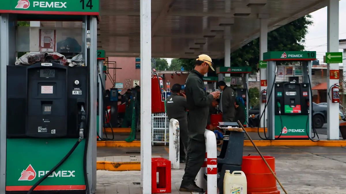 6136884-Precio de la gasolina-5