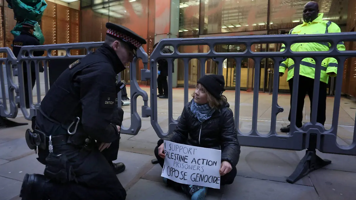 2025-12-23T140502Z_562733948_RC2AMIAZWZJ8_RTRMADP_3_BRITAIN-THUNBERG-ARRESTS