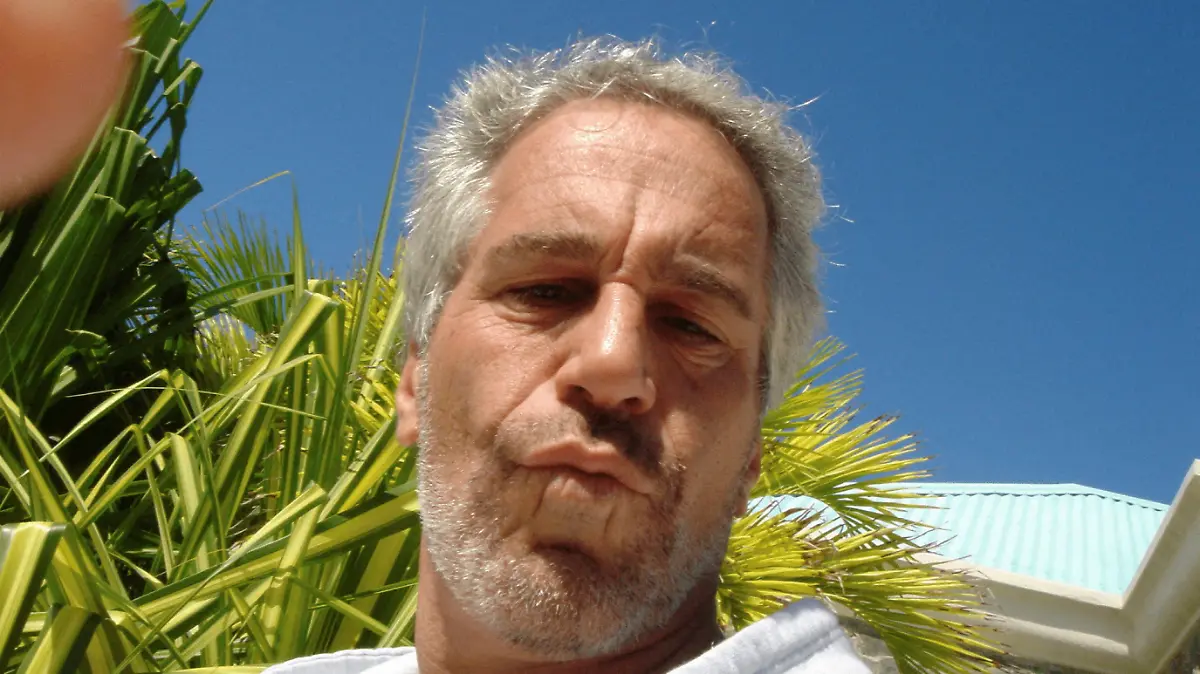 2025-12-20T021425Z_1294650814_RC2VJIAKUGQV_RTRMADP_3_USA-TRUMP-EPSTEIN-FILES