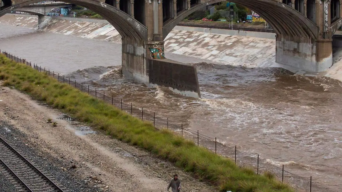 AFP__20251225__88ZG7R6__v1__MidRes__CaliforniaUnderEvacuationWarningsAsAVeryDangerou