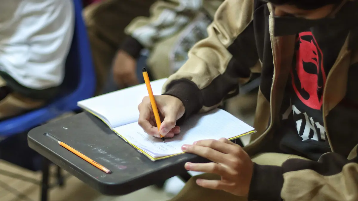 regreso a clases-educacion basica-escuela-secundaria-estudiantes-08