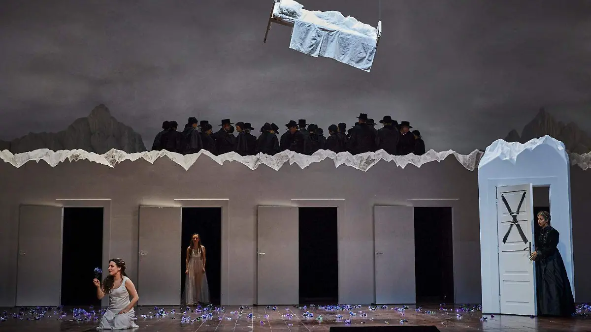 LA SONAMBULA OBRA DE TEATRO cortesia Semperoper Dresden