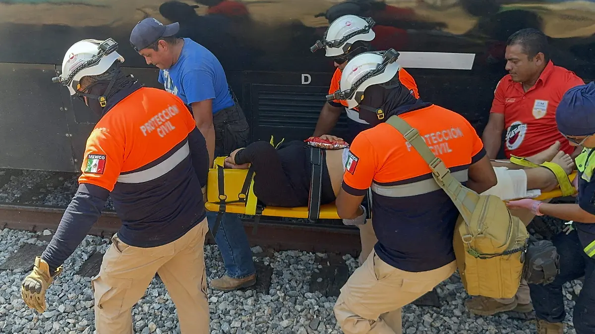 AFP__20251228__897886M__v1__HighRes__MexicoTrainAccident