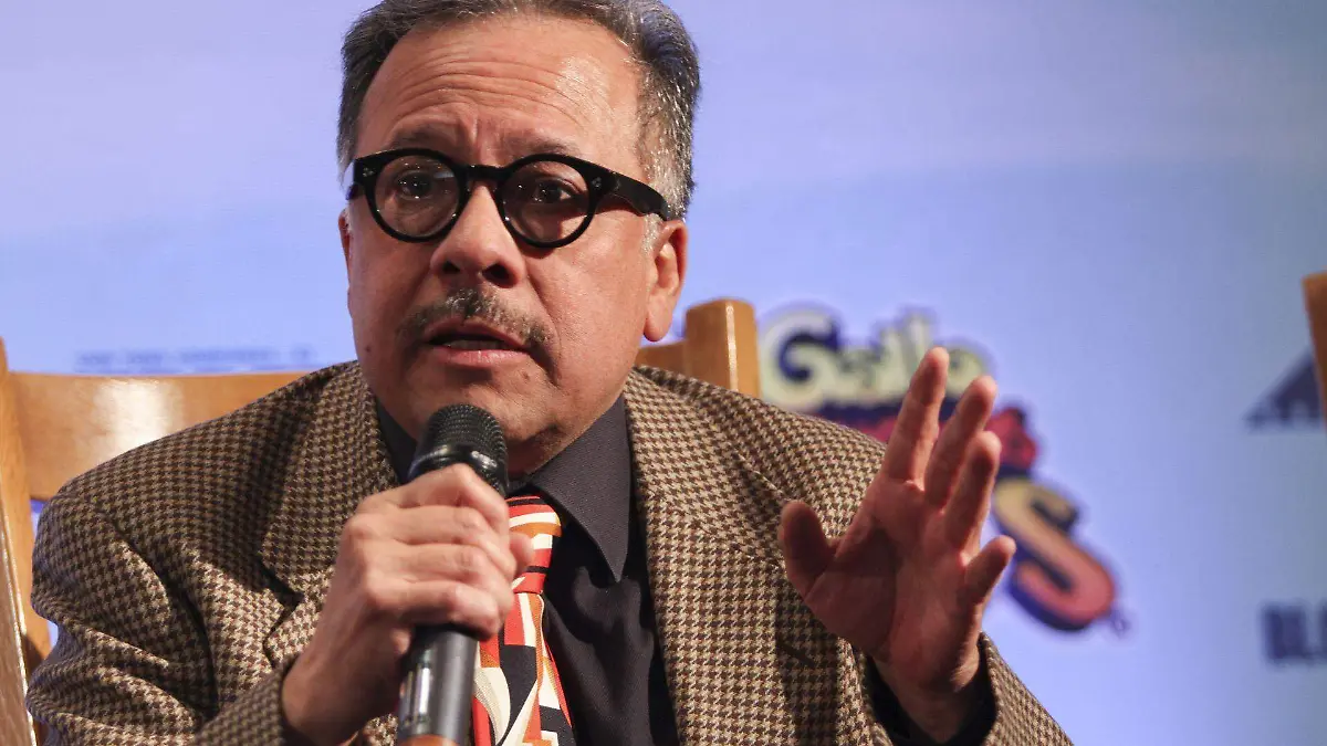 515948_Un pollo con muchos huevos_web