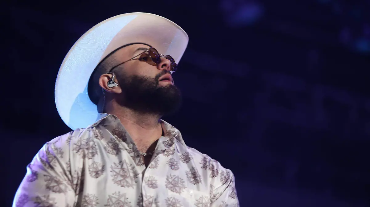 922428_Carin León Vive Latino 2023_web