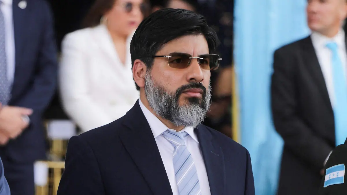 2025-12-09T042429Z_1591931724_RC2Y8HA6F6SE_RTRMADP_3_HONDURAS-HERNANDEZ-ARREST