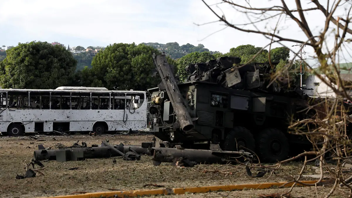 2026-01-03T135358Z_735317331_RC2OTIAFGLSE_RTRMADP_3_USA-VENEZUELA-EXPLOSIONS