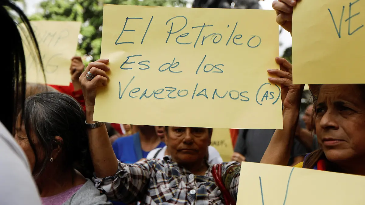 2025-12-17T190440Z_115453388_RC2JIIAZPORJ_RTRMADP_3_USA-TRUMP-VENEZUELA