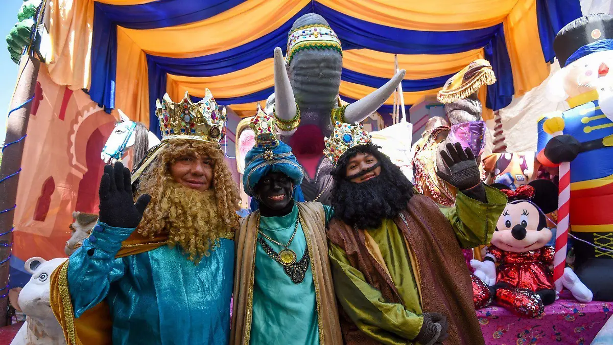 1062828_Tradicional foto con los Reyes Magos_web