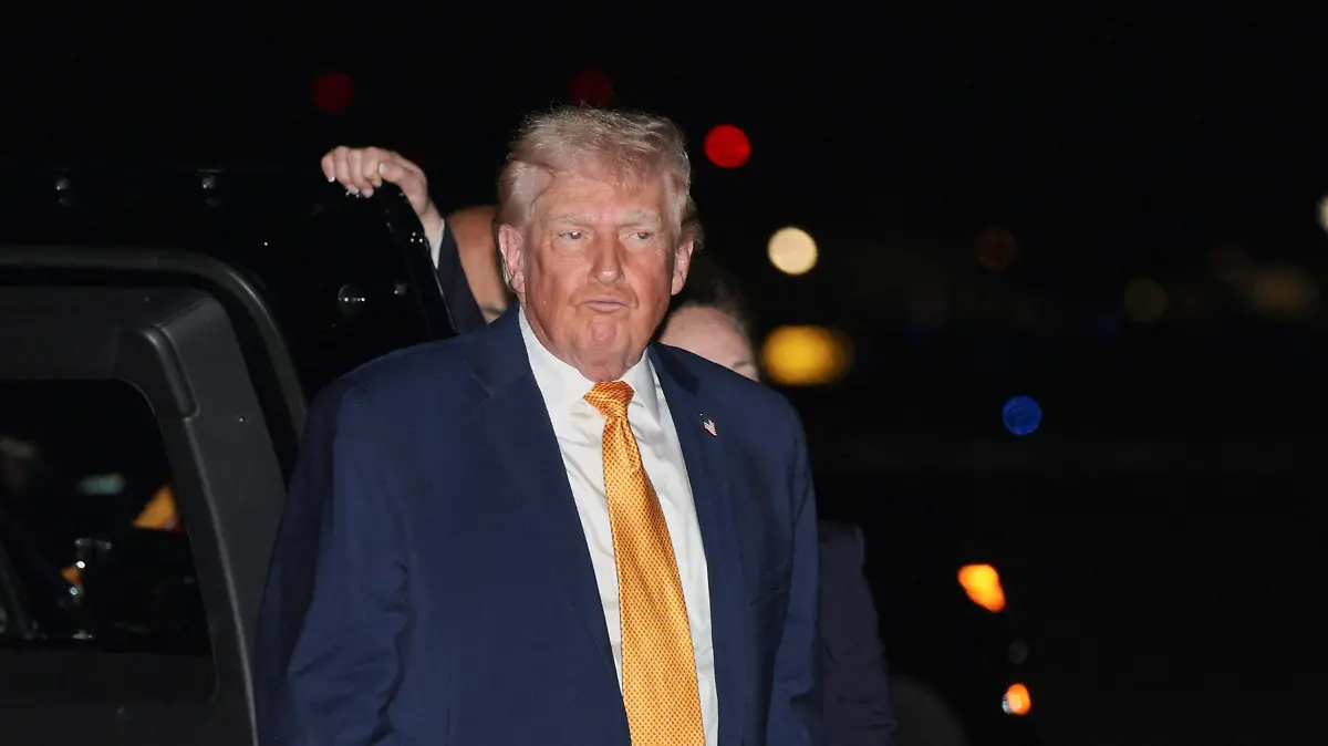 2026-01-04T235118Z_457549949_RC2NUIA71QQ6_RTRMADP_3_USA-TRUMP