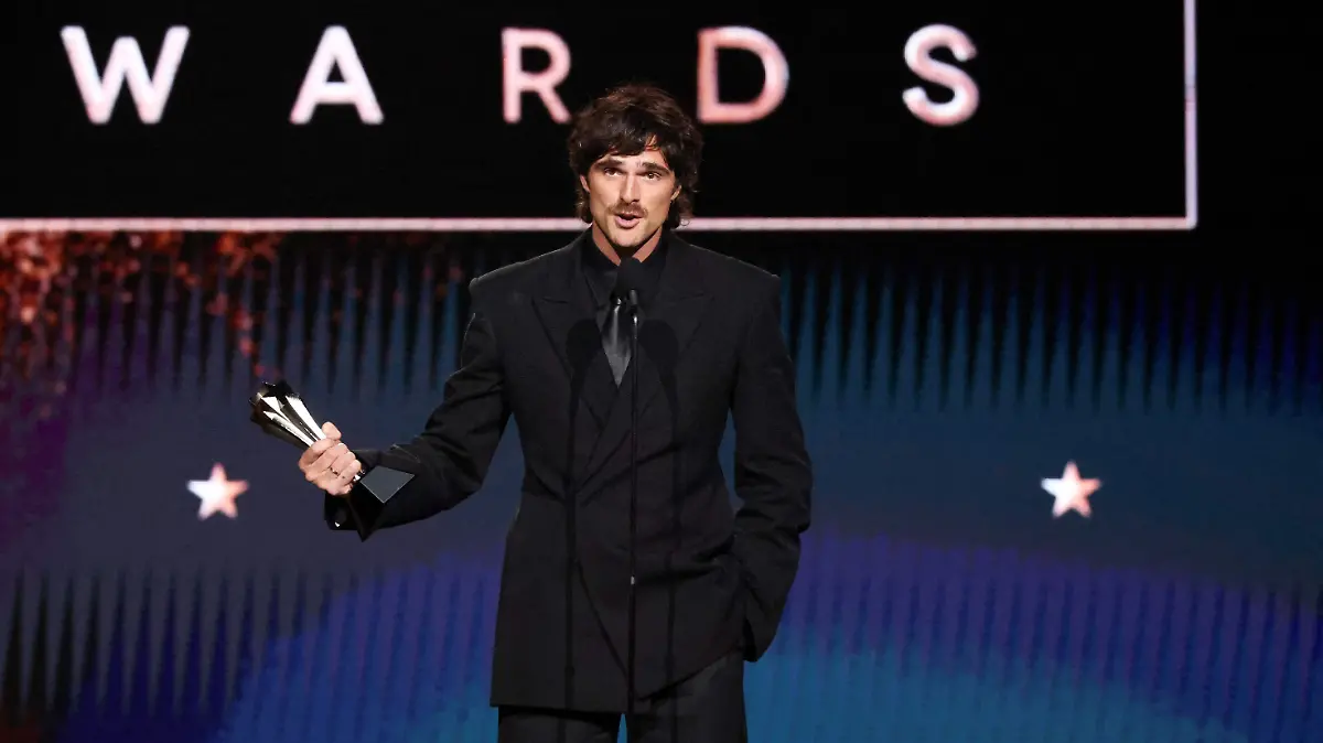 2026-01-05T014236Z_291600175_RC2PUIABRC3Q_RTRMADP_3_AWARDS-CRITICS-CHOICE