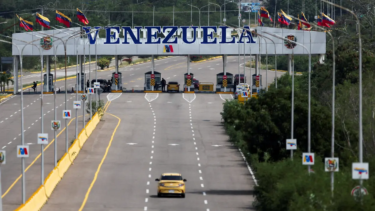 2026-01-05T204611Z_1027263616_RC2HUIA3SKYG_RTRMADP_3_USA-VENEZUELA-MORNING