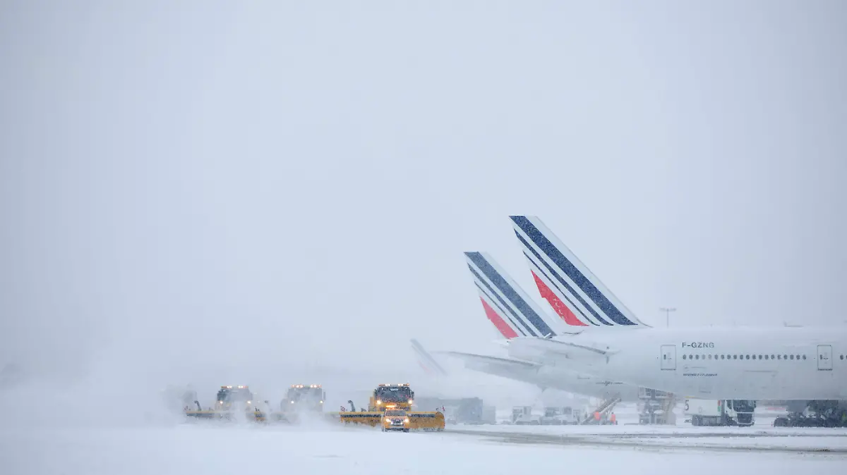 AFP__20260107__89W496H__v1__HighRes__FranceWeatherSnowTransport