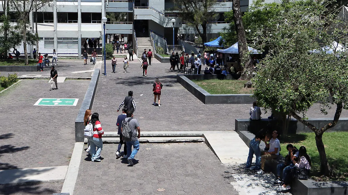 FES Aragon-Facultad de Estudios Superiores-UNAM-estudiantes-1