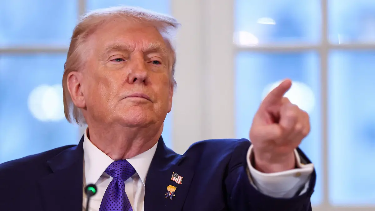 2026-01-09T210706Z_1480491720_RC2XXIALACXU_RTRMADP_3_USA-TRUMP