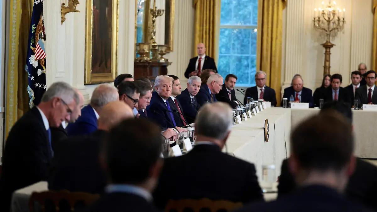 2026-01-09T220523Z_1475605170_RC2KXIAOFMT5_RTRMADP_3_USA-TRUMP