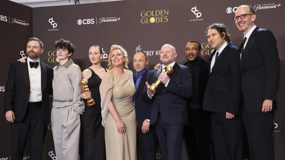 2026-01-12T042458Z_2128899864_HP1EM1C0C9JSC_RTRMADP_3_AWARDS-GOLDEN-GLOBES