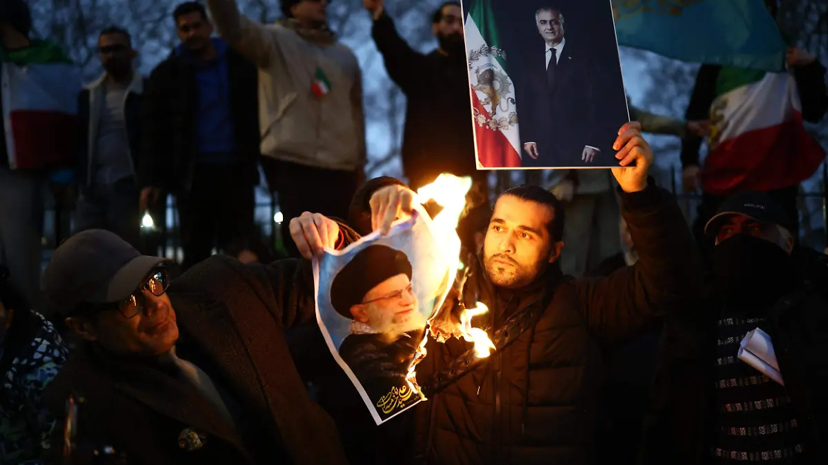 AFP__20260112__92FE4YT__v1__HighRes__BritainIranRightsEmbassyProtest