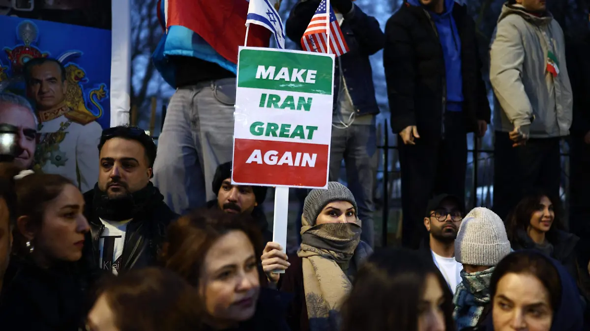 AFP__20260112__92FE4YY__v1__HighRes__BritainIranRightsEmbassyProtest