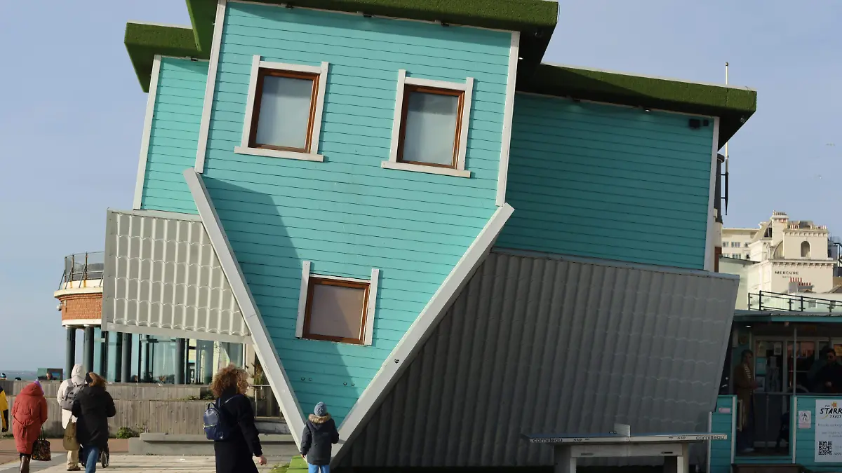 2026-01-01T115232Z_1585449920_MT1ZUMA0005AQKUY_RTRMADP_3_ZUMA