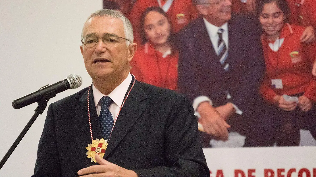 727915_Cruz Roja Merito Salinas Pliego_web