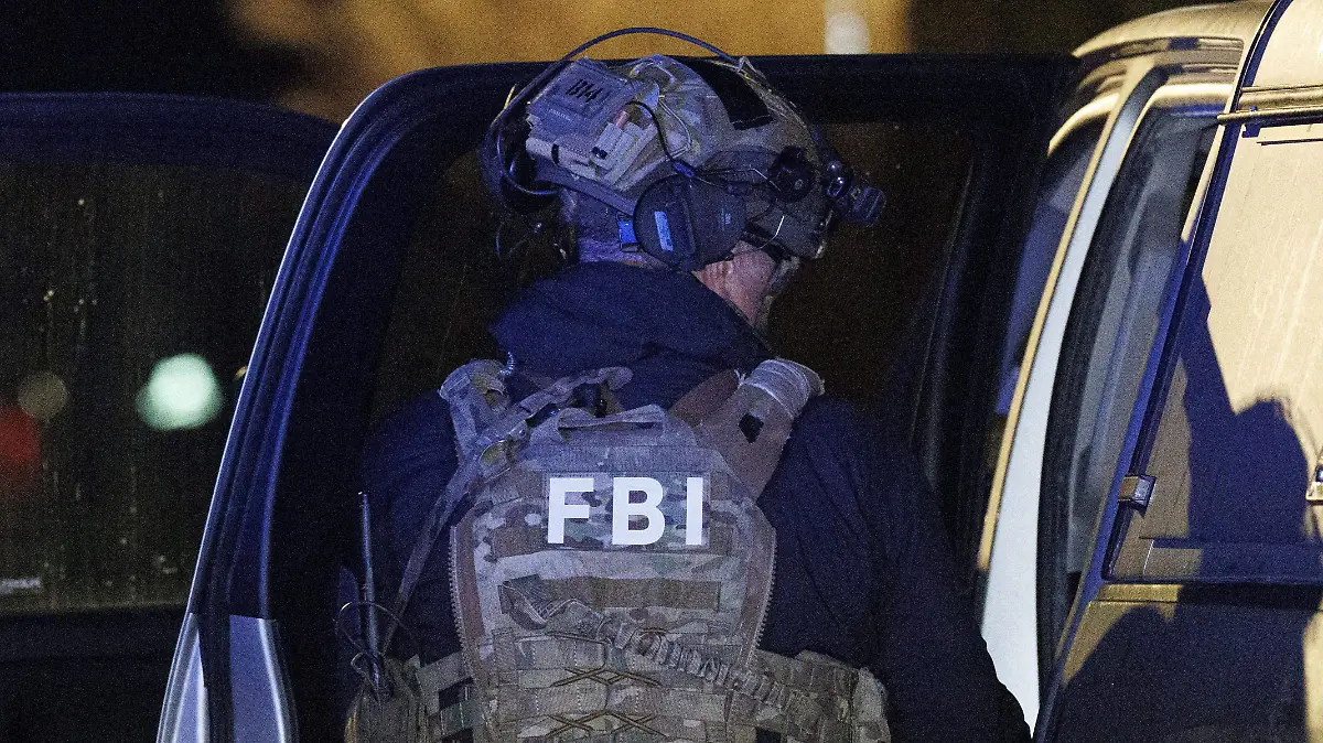 2025-12-19T050517Z_1570162102_RC2GJIACYP68_RTRMADP_3_USA-SHOOTING-BROWN