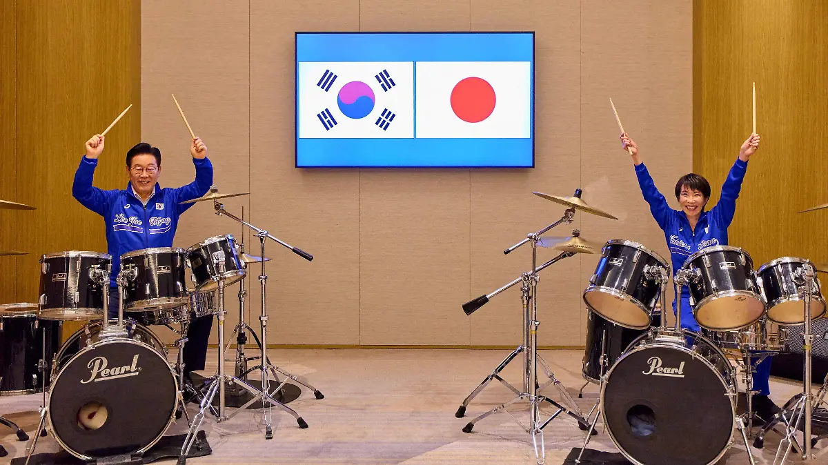 2026-01-14T023104Z_1273256486_RC2Q0JADZBHM_RTRMADP_3_JAPAN-SOUTHKOREA-DRUMS